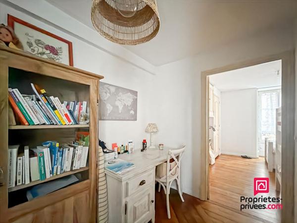 Maison de ville avec courette pleine de charme au centre ville d'Avallon