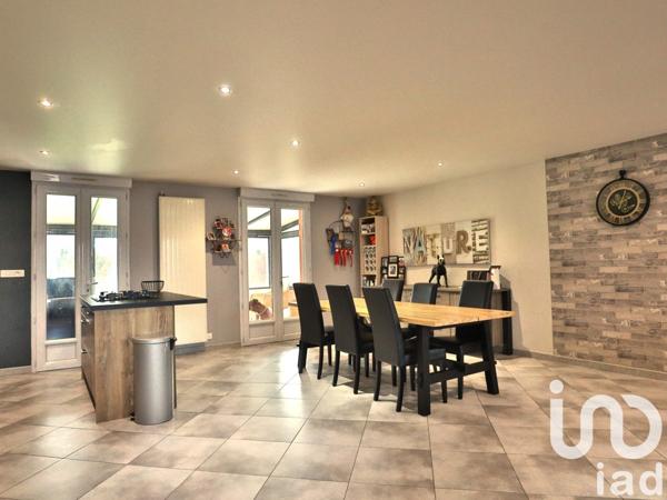 Maison traditionnelle 5 pièces de 160 m² à Trignac (44570)