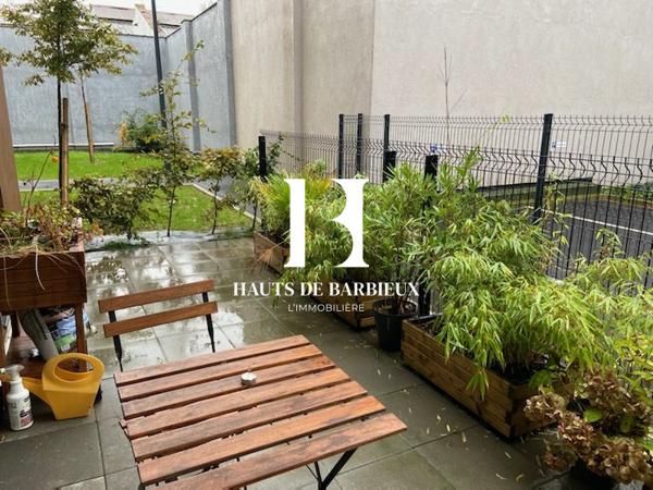 T2 récent de 2019 avec terrasse et parking