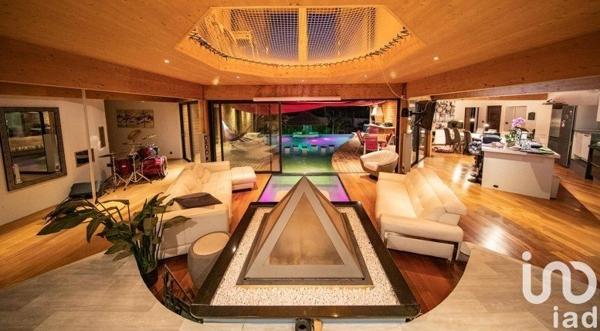 Maison d’architecte 8 pièces de 265 m² à Générac (30510)