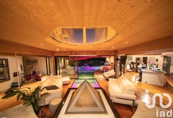 Maison d’architecte 8 pièces de 265 m² à Générac (30510)