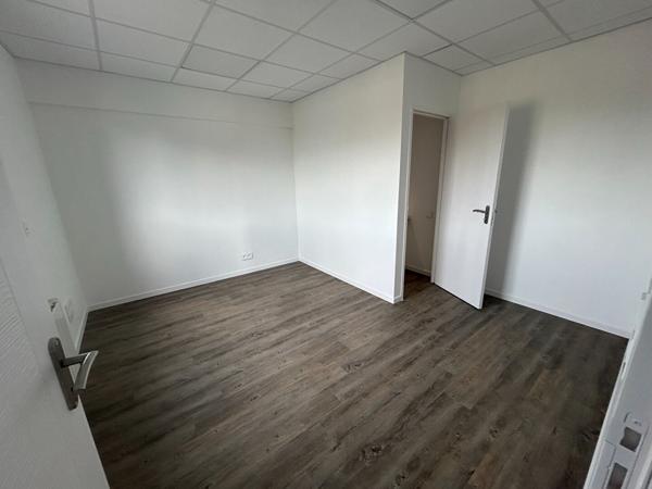 VILLE DE CHANGE - A LOUER - LOCAUX D'ACTIVITE NEUFS - 130 m² , Change VILLE DE CHANGE - A LOUER - LOCAUX D'ACTIVITE NEUFS - 130 m² , Change