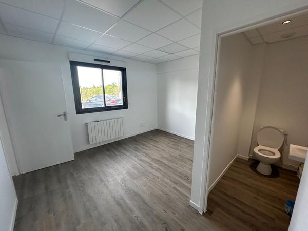 VILLE DE CHANGE - A LOUER - LOCAUX D'ACTIVITE NEUFS - 130 m² , Change VILLE DE CHANGE - A LOUER - LOCAUX D'ACTIVITE NEUFS - 130 m² , Change