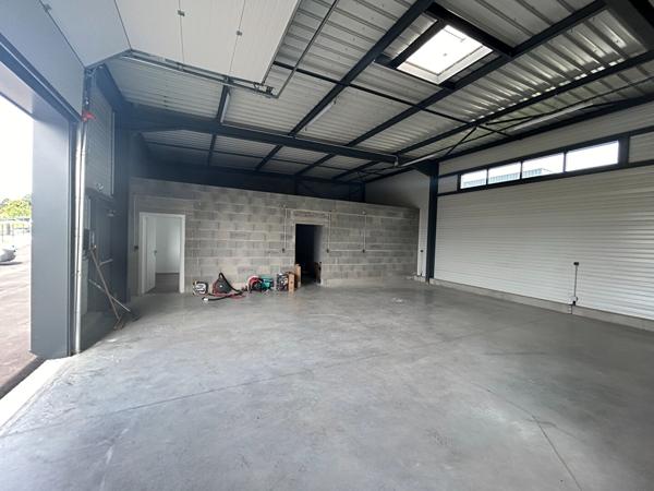 VILLE DE CHANGE - A LOUER - LOCAUX D'ACTIVITE NEUFS - 130 m² , Change VILLE DE CHANGE - A LOUER - LOCAUX D'ACTIVITE NEUFS - 130 m² , Change