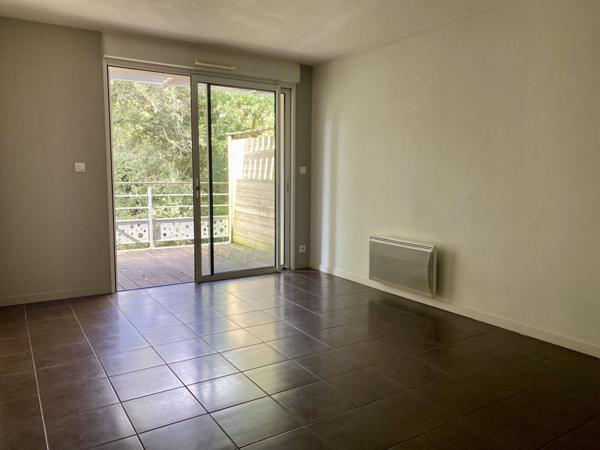 T3 BIS EN DUPLEX AVEC TERRASSE ET STATIONNEMENTS