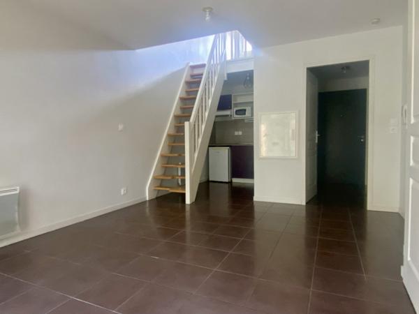 T3 BIS EN DUPLEX AVEC TERRASSE ET STATIONNEMENTS