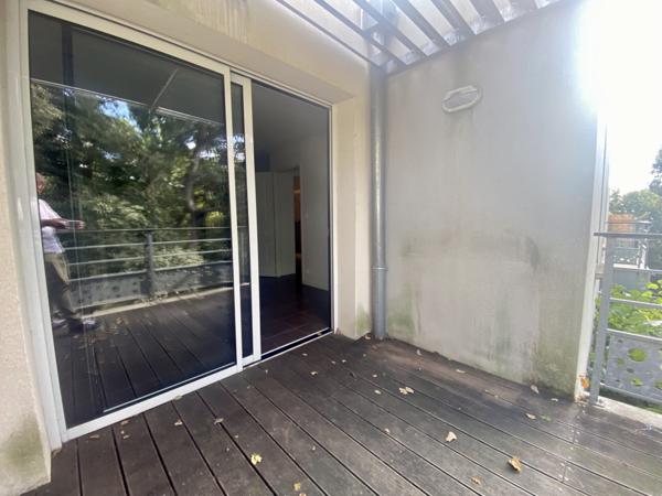 T3 BIS EN DUPLEX AVEC TERRASSE ET STATIONNEMENTS