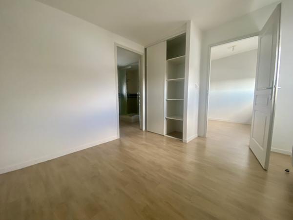 T3 BIS EN DUPLEX AVEC TERRASSE ET STATIONNEMENTS