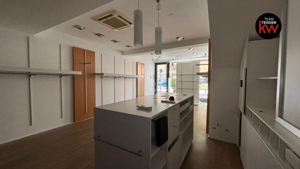 Local commercial à louer, 103 m² - Salon-de-Provence 13300