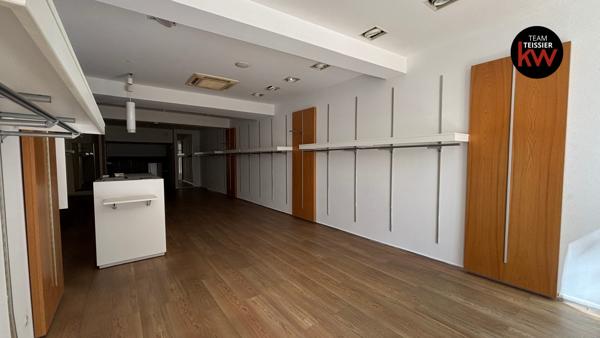 Local commercial à louer, 103 m² - Salon-de-Provence 13300