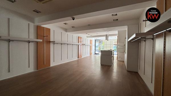 Local commercial à louer, 103 m² - Salon-de-Provence 13300