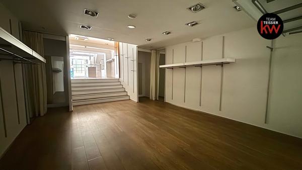 Local commercial à louer, 103 m² - Salon-de-Provence 13300