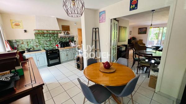 Au cœur du centre ville, maison de ville avec jardin intimiste à Bourgoin