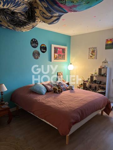 Au cœur du centre ville, maison de ville avec jardin intimiste à Bourgoin