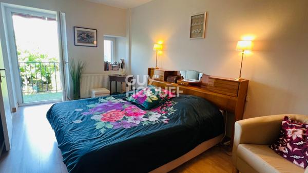 Au cœur du centre ville, maison de ville avec jardin intimiste à Bourgoin