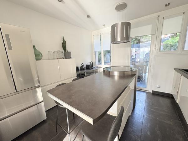 Appartement
         4 pièces
        - 93 m² 415 000 € *