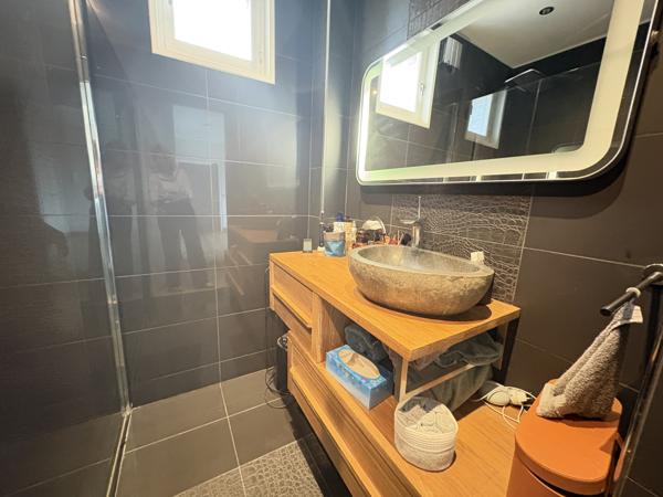 Appartement
         4 pièces
        - 93 m² 415 000 € *