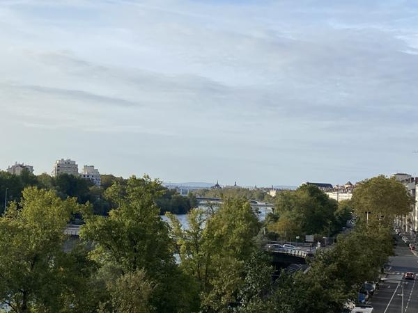 Appartement
         4 pièces
        - 93 m² 415 000 € *