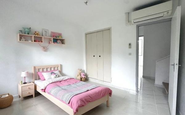 Maison à vendre    6 pièces •  Nîmes