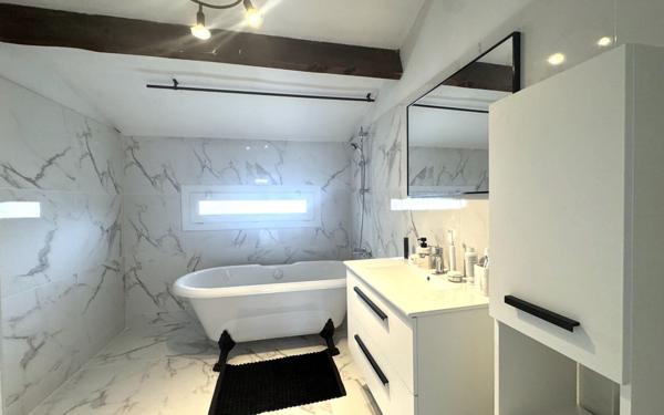 Maison à vendre    6 pièces •  Nîmes