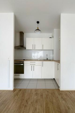 Appartement Poissy 3 pièce(s) 56.80 m2 Loyer 1 200 €/mois charges comprises **  - Référence  8946