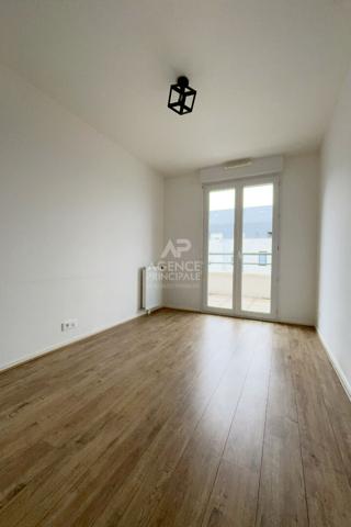 Appartement Poissy 3 pièce(s) 56.80 m2 Loyer 1 200 €/mois charges comprises **  - Référence  8946