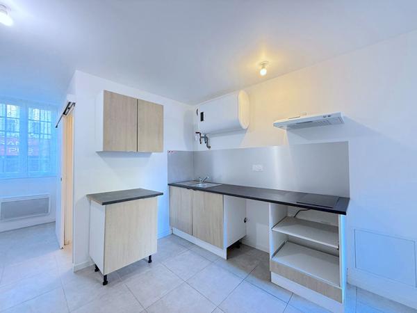 A LOUER APPARTEMENT DE TYPE 1 - MONTGUYON CENTRE , Montguyon A LOUER APPARTEMENT DE TYPE 1 - MONTGUYON CENTRE , Montguyon