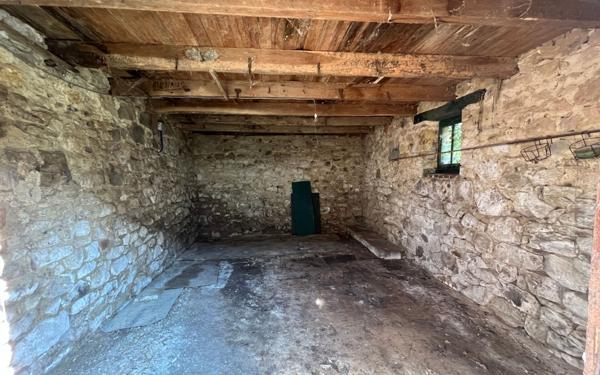 Maison à vendre    3 pièces • 82 550 m2 Thiat