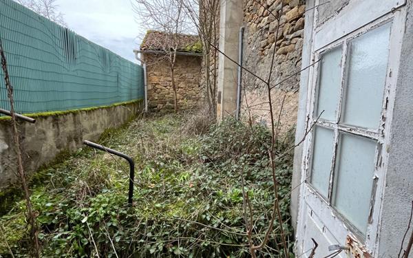 Maison à vendre    3 pièces • 82 550 m2 Thiat