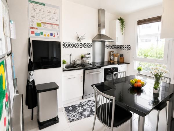 Appartement
         3 pièces
        - 65 m² 250 000 € *