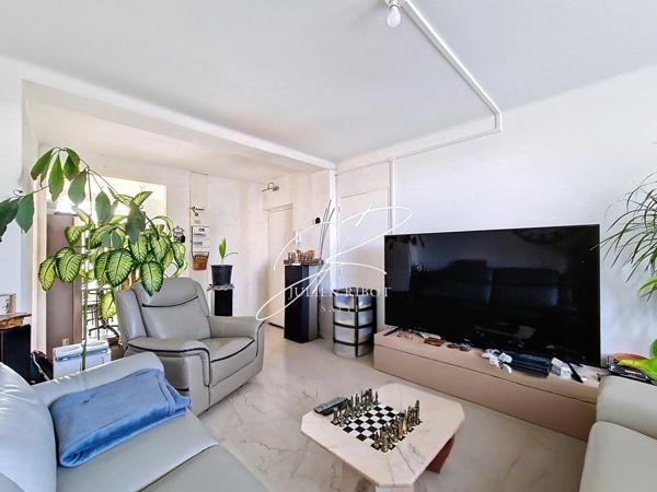 Appartement T3 2 chambres 54 m² parking et cave