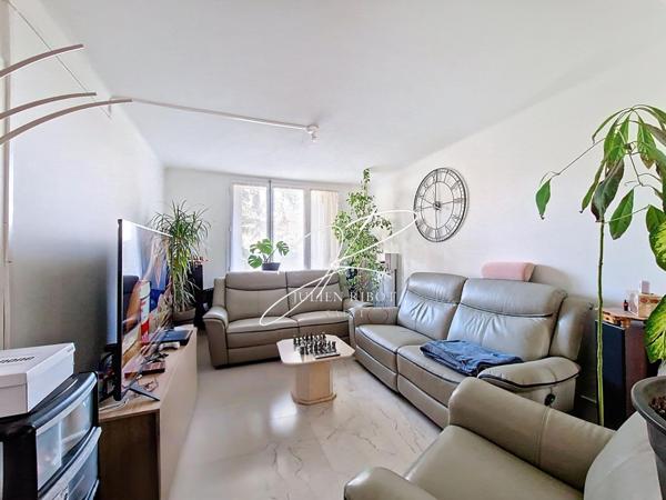 Appartement T3 2 chambres 54 m² parking et cave
