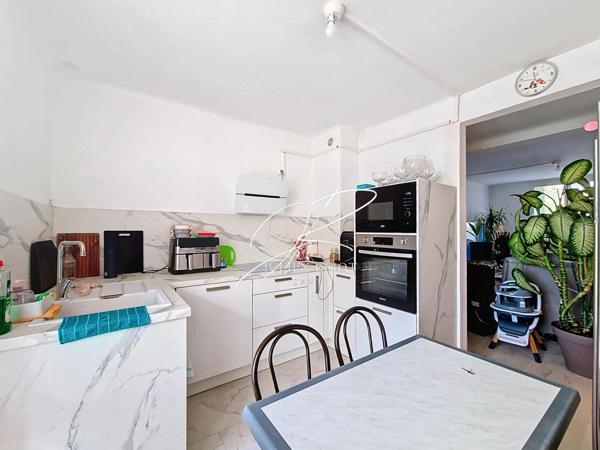 Appartement T3 2 chambres 54 m² parking et cave