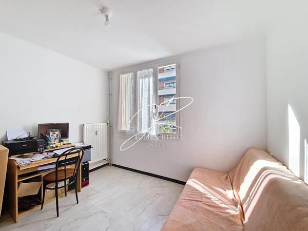 Appartement T3 2 chambres 54 m² parking et cave