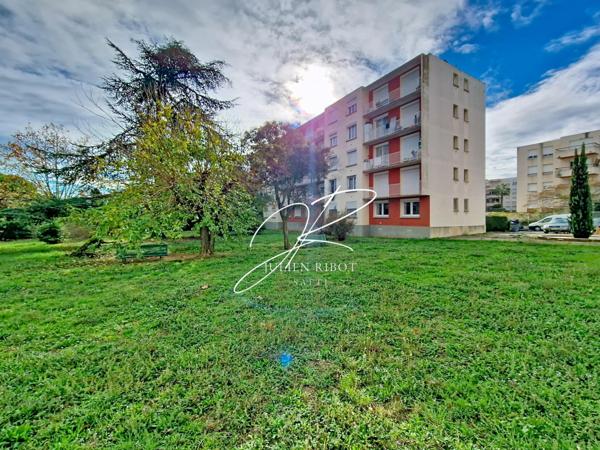 Appartement T3 2 chambres 54 m² parking et cave