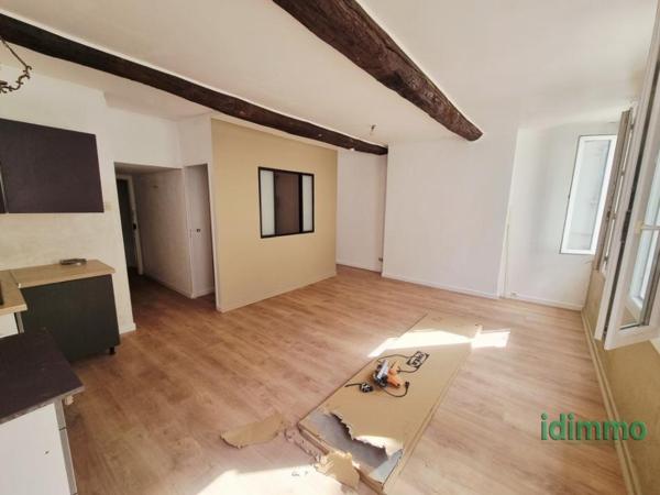 Affaire Draguignan immeuble composé de 4F2+grenier rapport 2000€:mois 326000€ crn2374 Draguignan (83300)