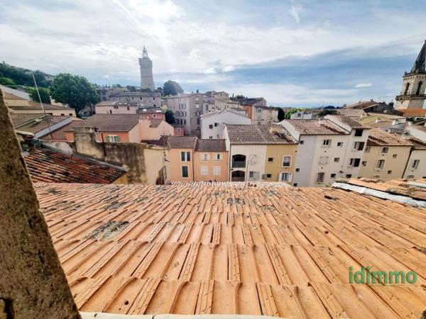 Affaire Draguignan immeuble composé de 4F2+grenier rapport 2000€:mois 326000€ crn2374 Draguignan (83300)