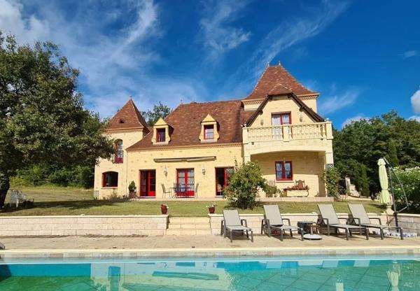 Grand Manoir avec sept chambres et piscine, à quelques minutes de Sarlat