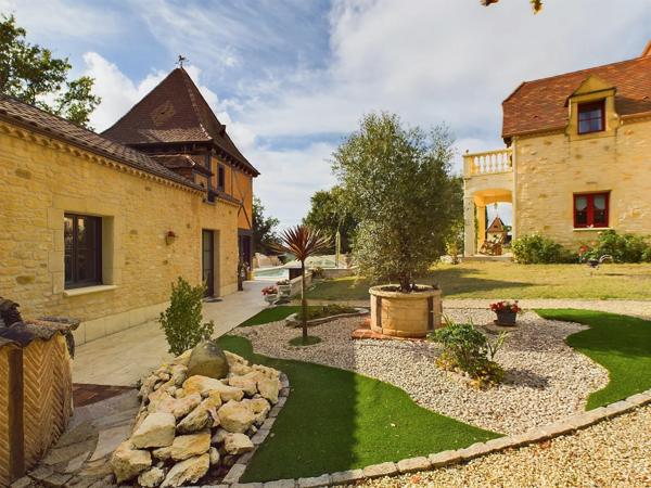 Grand Manoir avec sept chambres et piscine, à quelques minutes de Sarlat