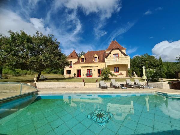 Grand Manoir avec sept chambres et piscine, à quelques minutes de Sarlat