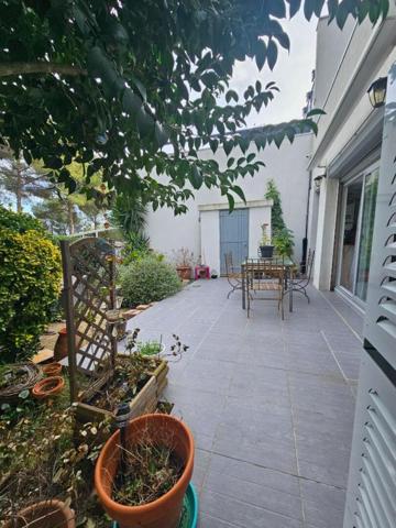 Appartement Duplex 6 pièce(s)  de 110 m2(156m2) avec jardin et terrasses sans Vis à Vis vu sur l'Etang