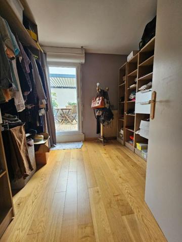 Appartement Duplex 6 pièce(s)  de 110 m2(156m2) avec jardin et terrasses sans Vis à Vis vu sur l'Etang