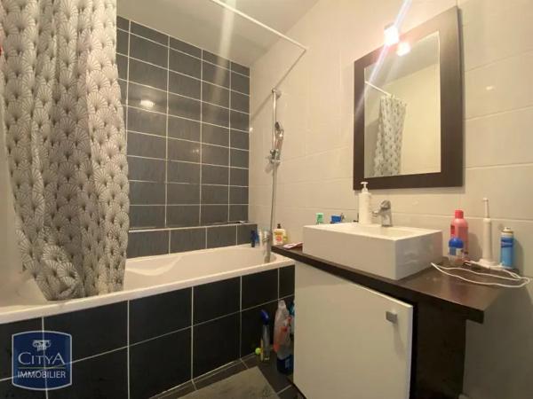 Appartement à louer 3 pièces 60.79m² Avignon (84000)