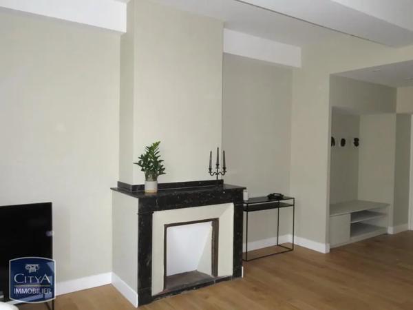 Appartement à louer 2 pièces 62.2m² Carcassonne (11000)