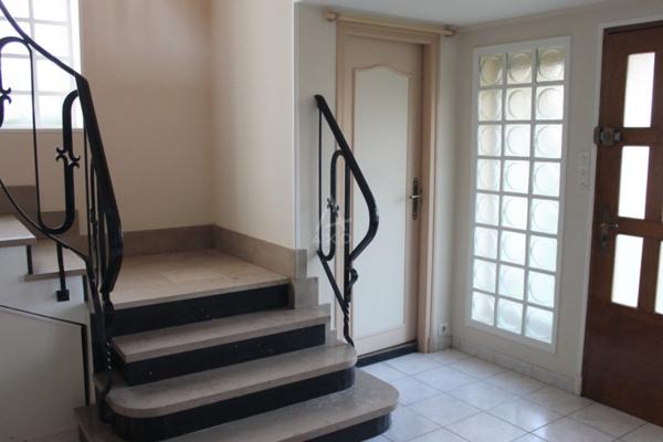Maison familiale avec ascenseur et jardin