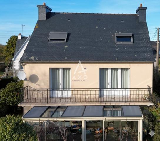 Maison familiale avec ascenseur et jardin