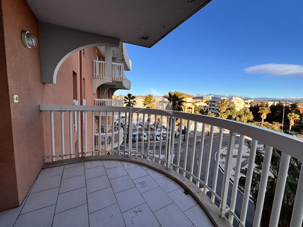 PORT FREJUS 2 pièces cabine et parking