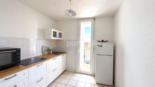 Vente
                Appartement59 m² - 3 Pièces -
                    BORDEAUX (33200)