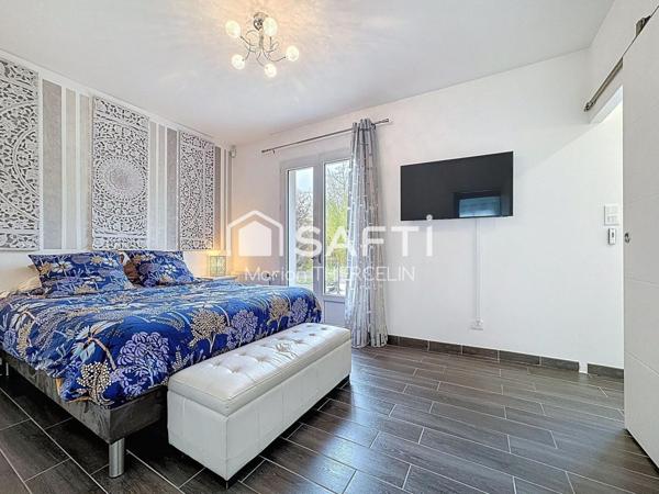 Maison familiale récente de 5 chambres avec garage attenant