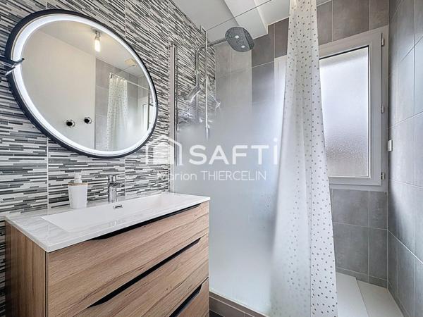 Maison familiale récente de 5 chambres avec garage attenant